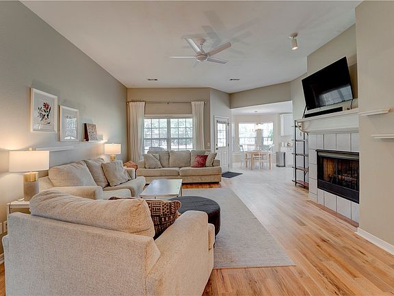 3rd image of 462 Aster Ave