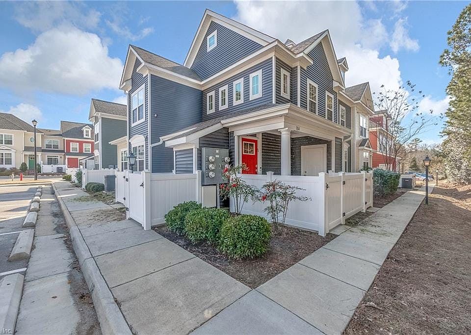1st image of 104 Promenade Ln