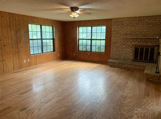 281 E Phillips Rd, Angleton, TX 77515