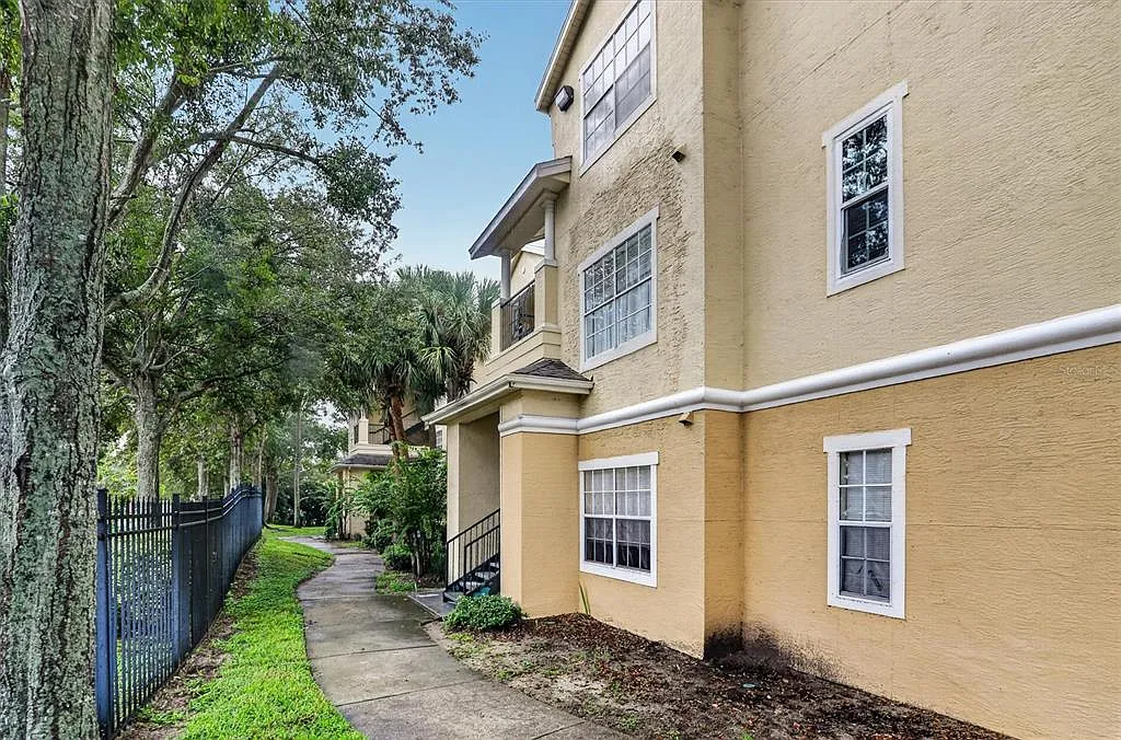 2 bed, 2.0 bath, 1014 sqft, $1,650 — Photo 3