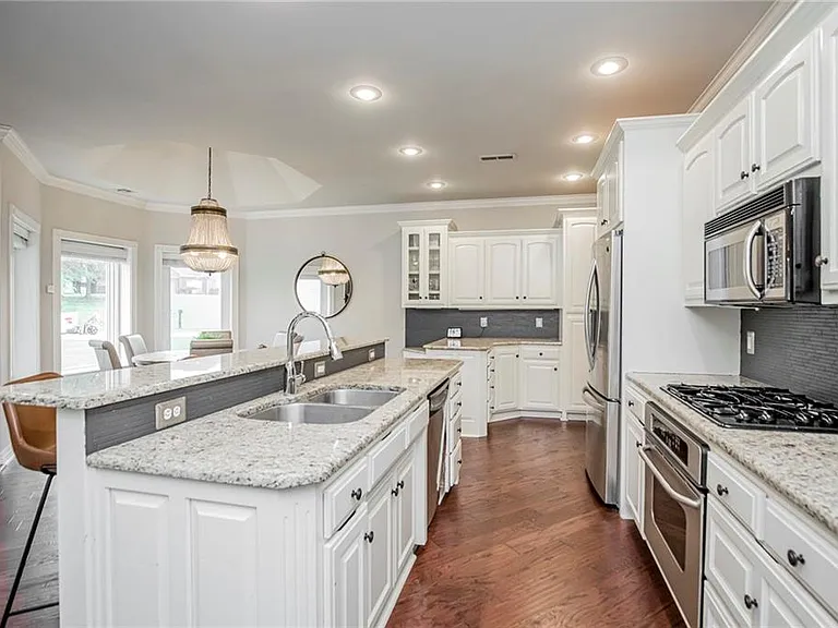 9 W Leiston Dr — Photo 12