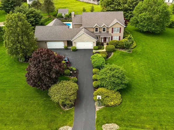 54 Brandon Dr SW, Pataskala, OH 43062