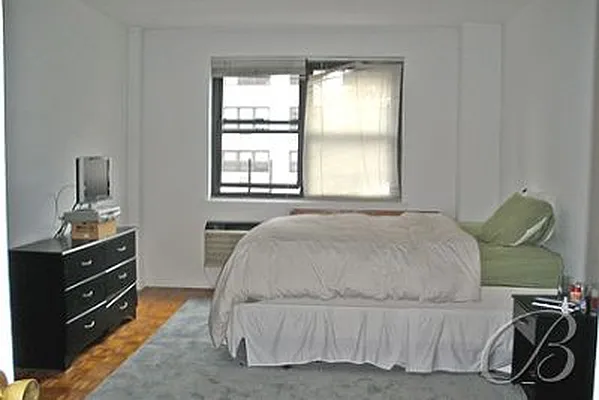 Rented by Bellmarc Realty | media 2