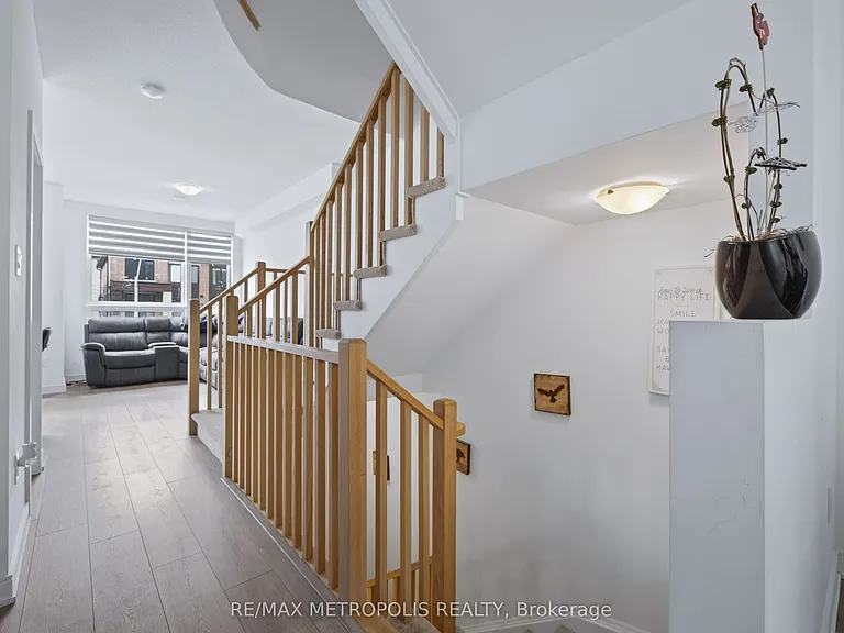 132 Blue Forest Cres — Photo 12
