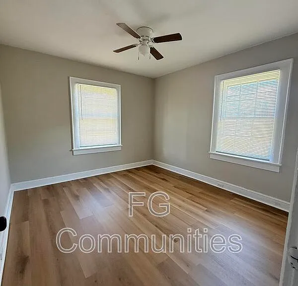 212 Main Ave E — Photo 6