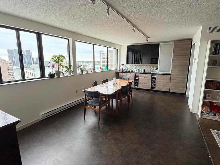 380 Pelissier St #1906 — Photo 3
