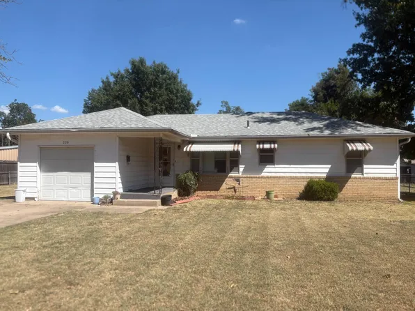 220 N Cedar Ave, Newkirk, OK 74647
