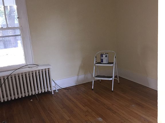 4th image of 17 Verplanck Ln