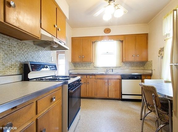 4th image of 7351 N Oketo Ave