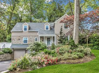 12 Mason Dr, Manhasset, NY 11030