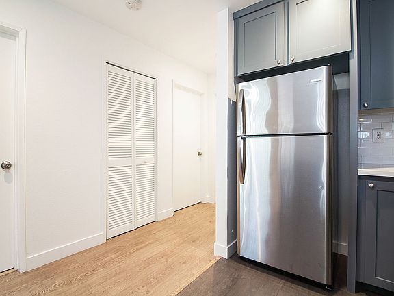 5th image of 1316-1322 E 3rd St #B