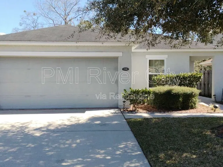 12154 Alexandra Dr — Photo 2