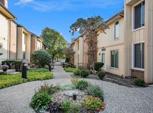 2710 Birchcrest Dr SE, Grand Rapids, MI 49506