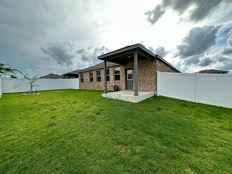 10901 Mickelson Dr — Photo 23