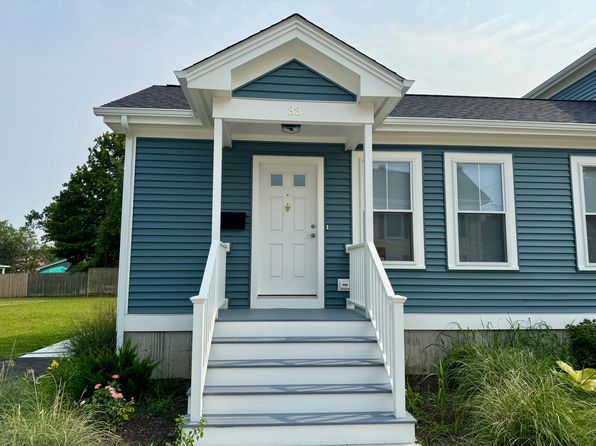 33 Hoppin Ave