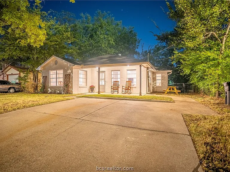 116 Richards St — Photo 41