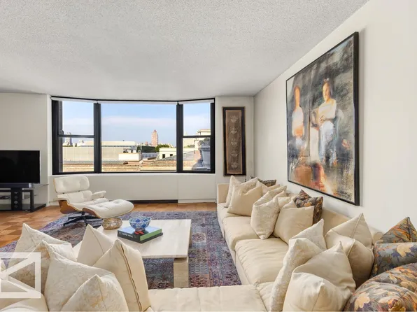 1001 Fifth Avenue image 1 of 13