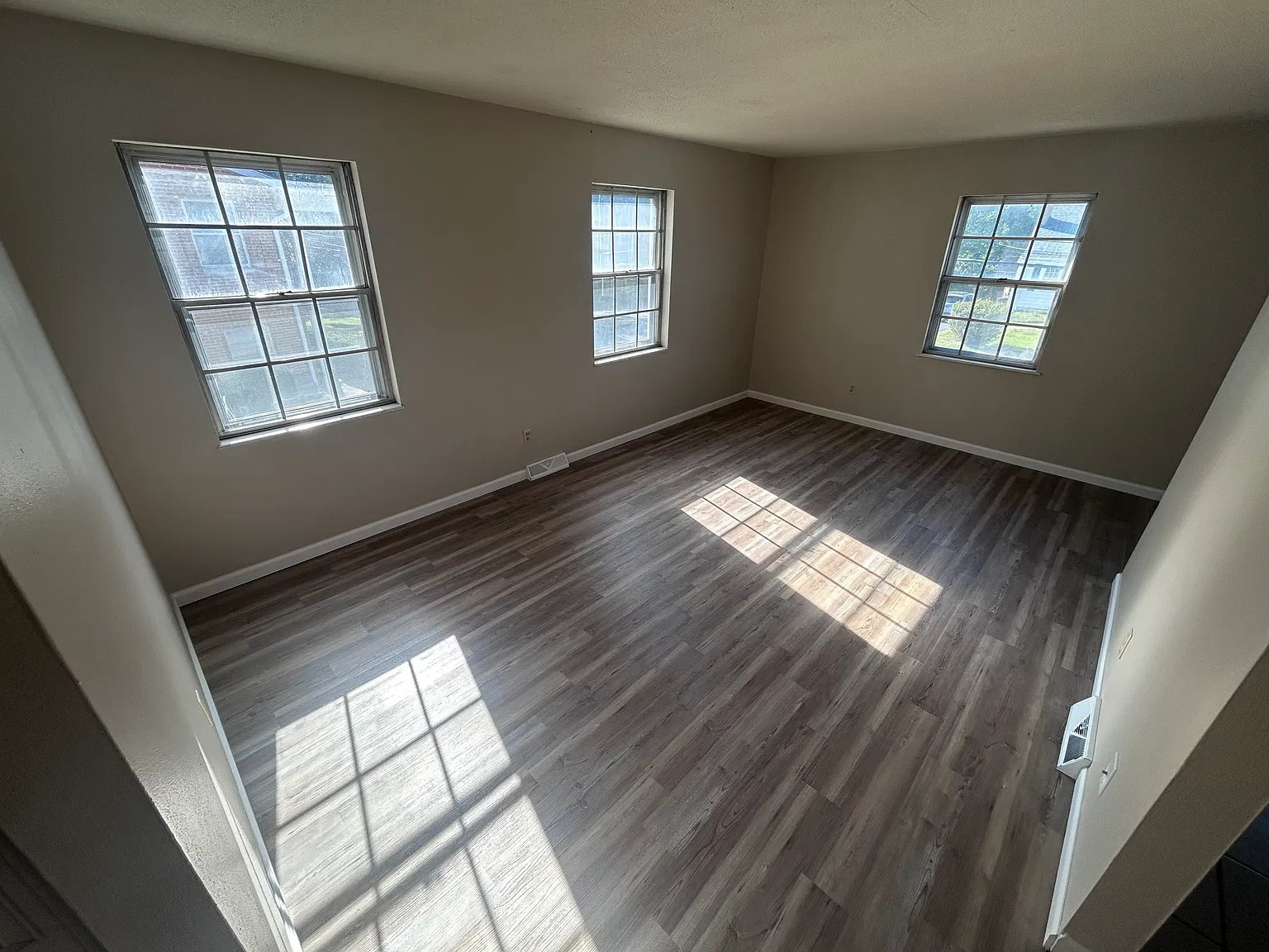 2 bed, 1100 sqft, $975 — Photo 2