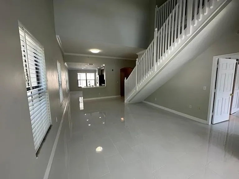 917 Waterside Ln #203 — Photo 3