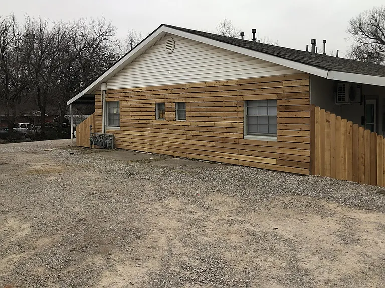 411 E Beech St — Photo 1