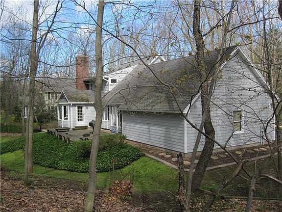 3rd image of 19 Park Forest Dr