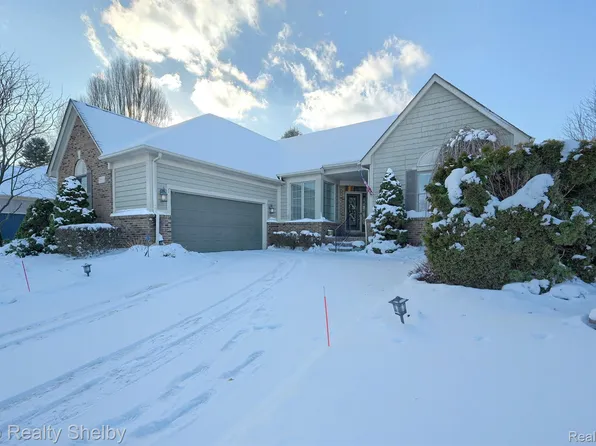 7933 Glacier Club Dr, Washington, MI 48094