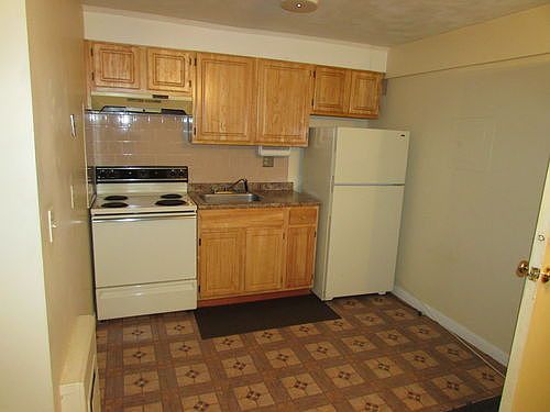 4th image of 15 Elmwood Ave