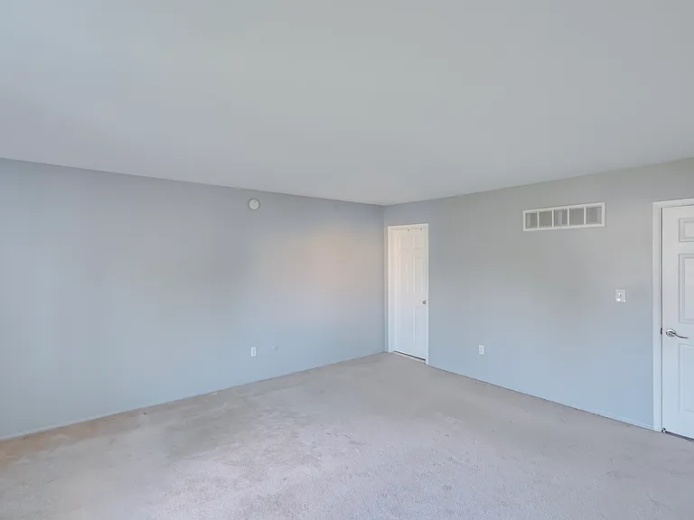 32276 W Twelve Mile Rd #31 — Photo 35
