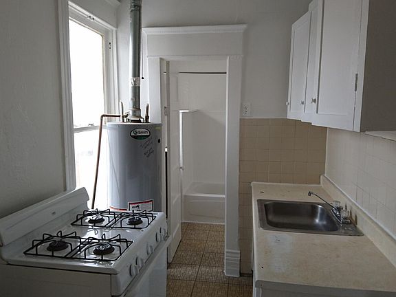 3rd image of 709 Brown St APT 3