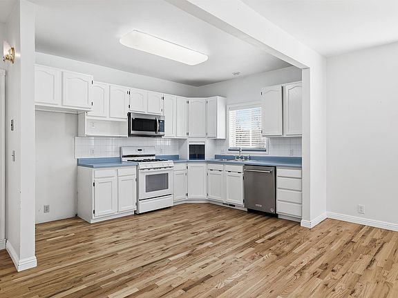 4th image of 255 E 400 S