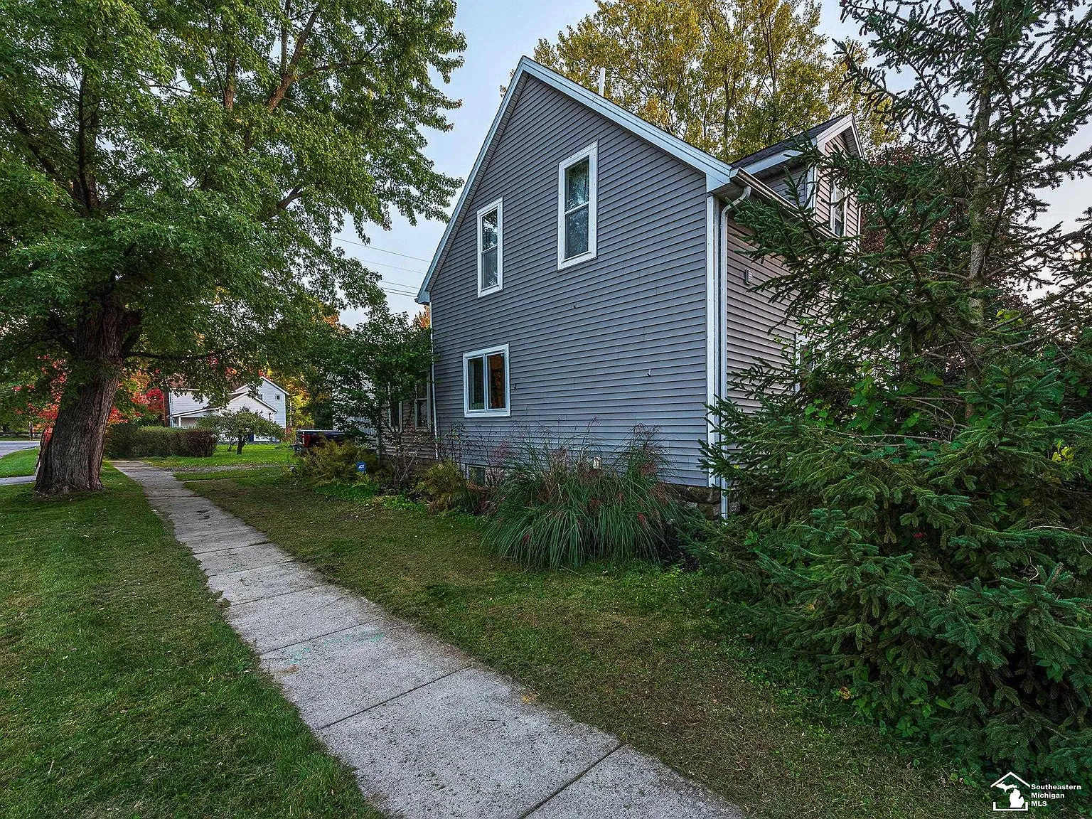 631 Strawberry St photo 1