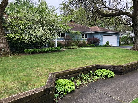 4th image of 303 Thornwood Ln