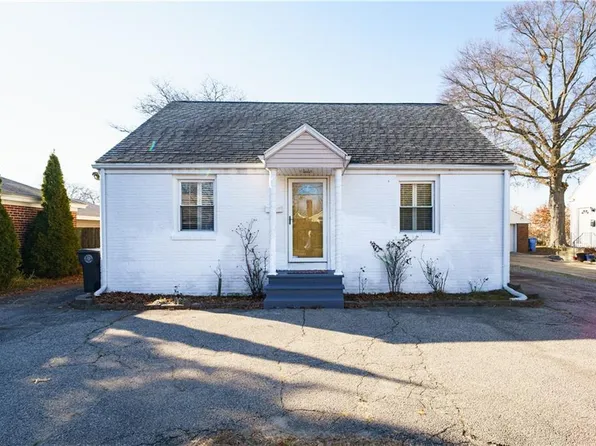 52 Carlton St, Cranston, RI 02910