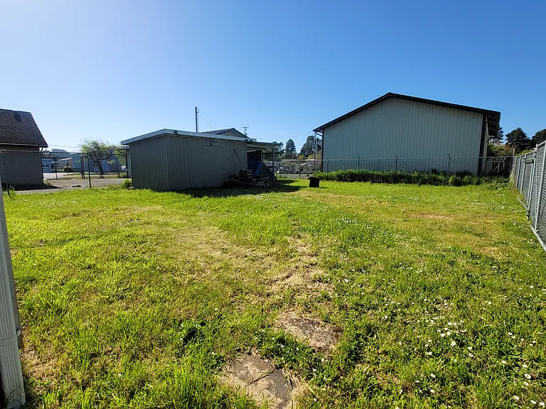 1010 N Lake Rd — Photo 12