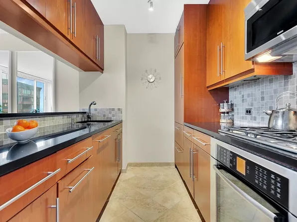 250 S End Ave APT 12A, New York, NY 10280