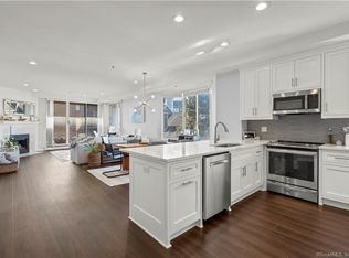 88 Southfield Ave APT 301, Stamford, CT 06902