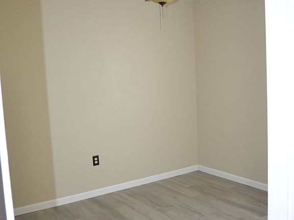 5th image of 324 Ray Ave