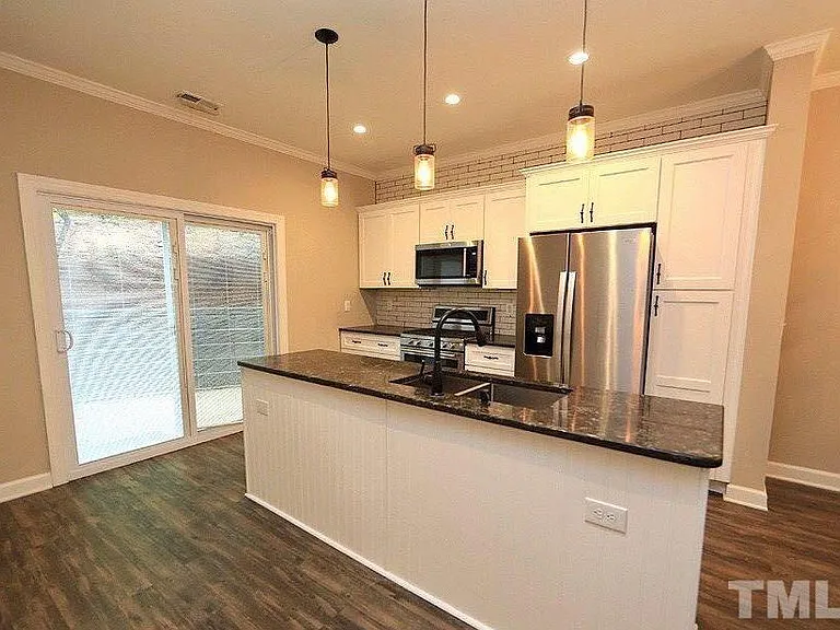 1009 Dual Parks Rd — Photo 3