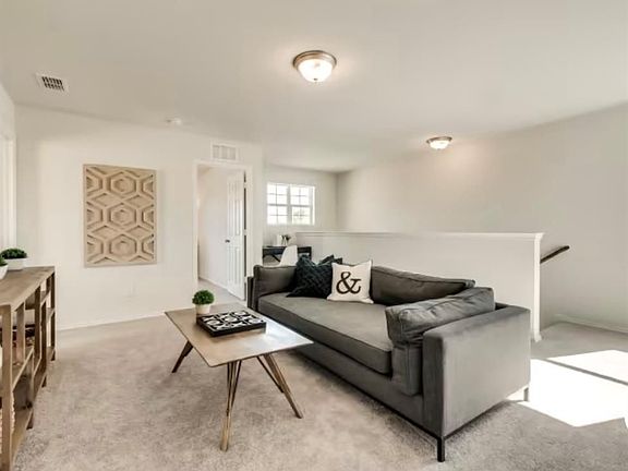 4th image of 1009 Greenshank Dr