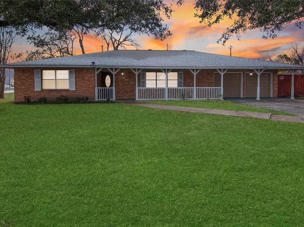400 W Oak St, Highlands, TX 77562