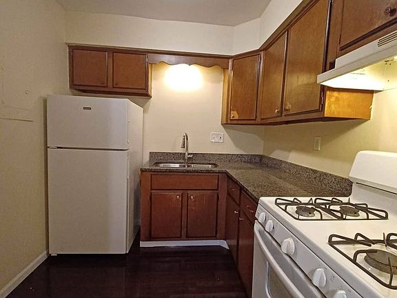 2nd image of 3627-3631 N Rockton Ave #3631-306
