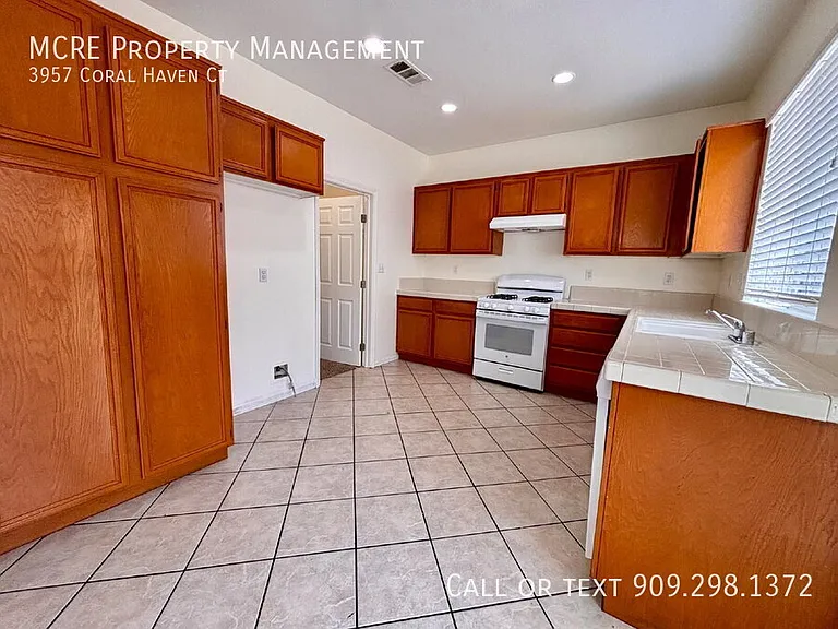 3957 Coral Haven Ct — Photo 10