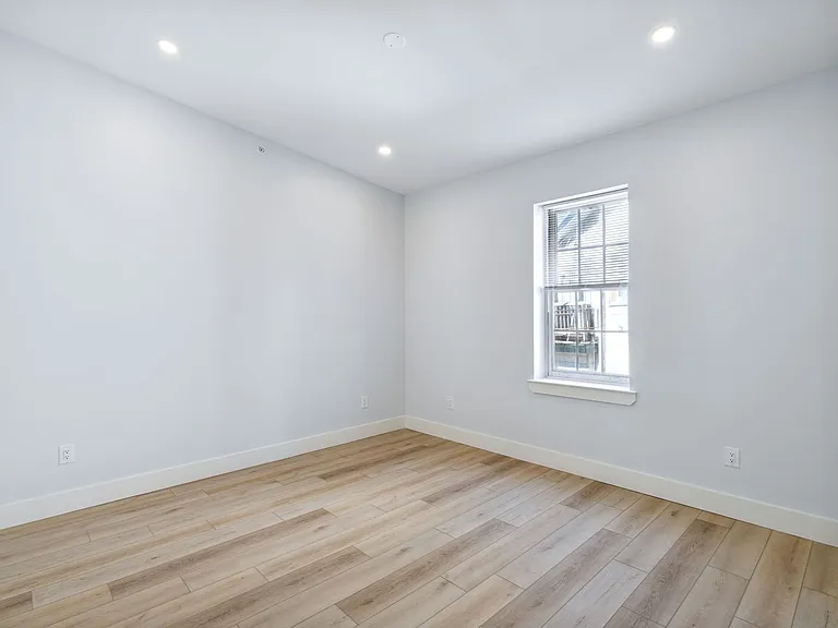 Serpentine Apartments: Newly Renovated in the Heart of Drexel — Photo 38