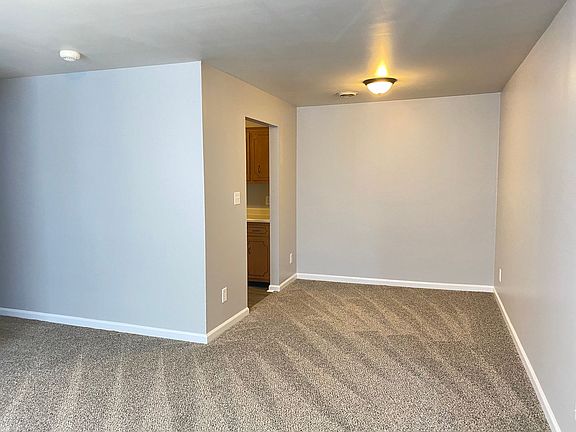 5th image of 3885 Northeast Dr APT B