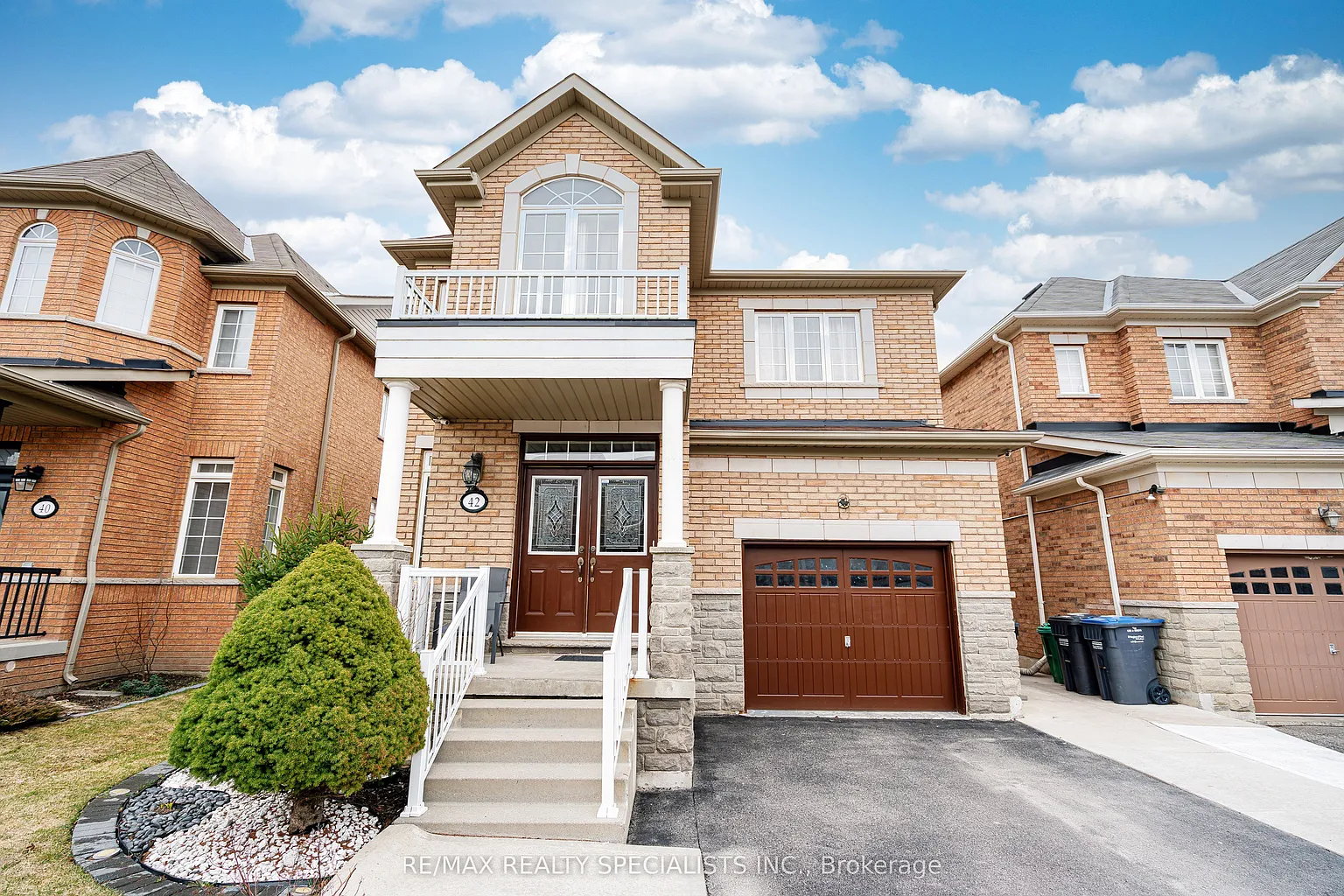 42 Chalkfarm Cres N photo 1