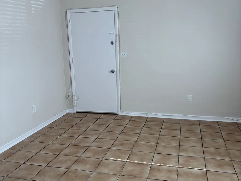 1258 Alhambra Cir #2 — Photo 2