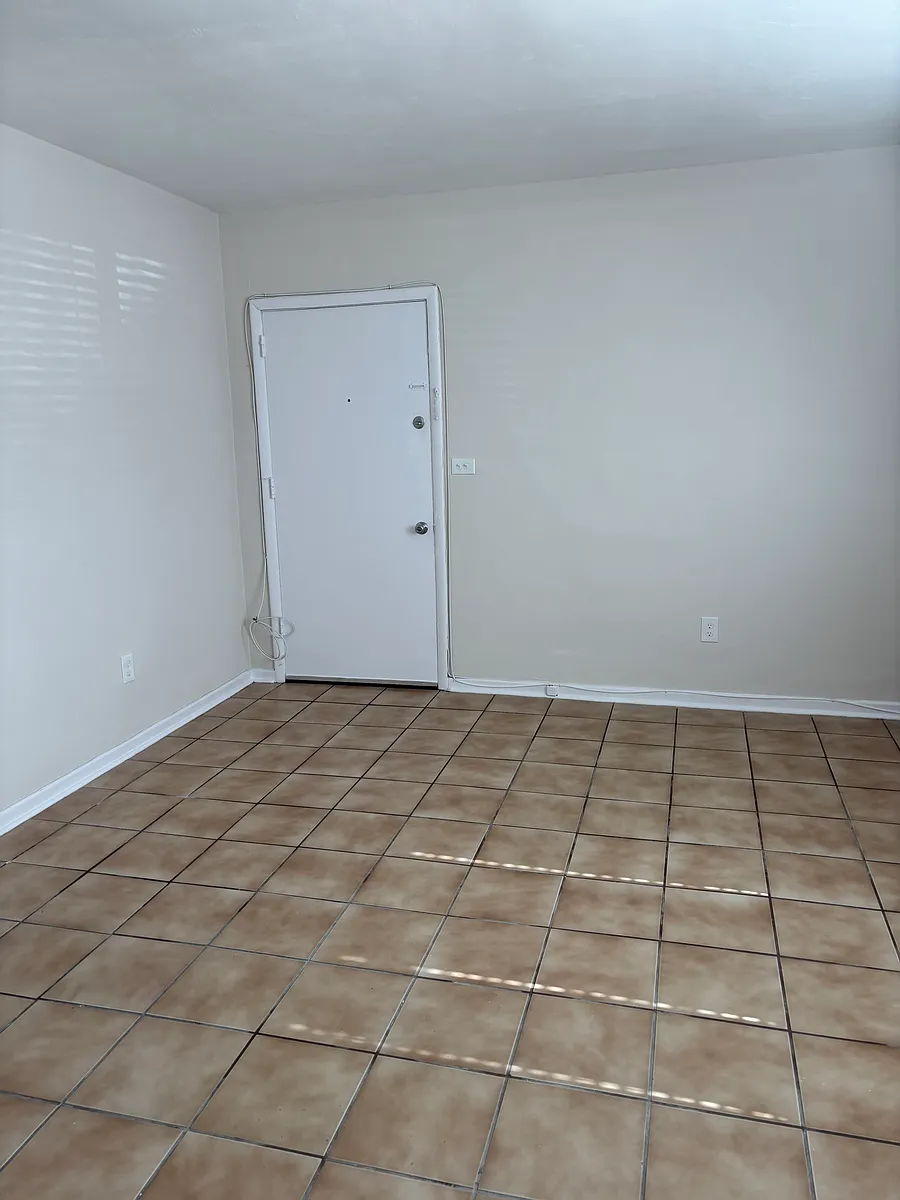 Building Photo - 1258 Alhambra Cir #2