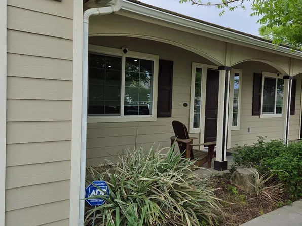 1545 National Dr, Lemoore, CA 93245