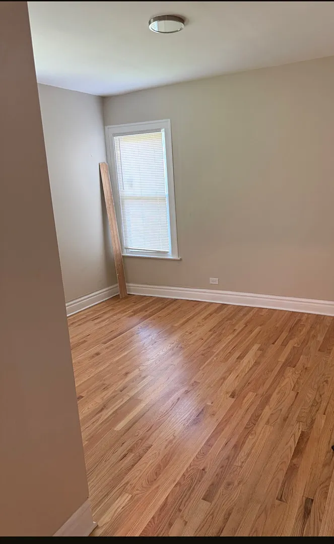 3 bed, 1.0 bath, 1000 sqft, $1,800 — Photo 4