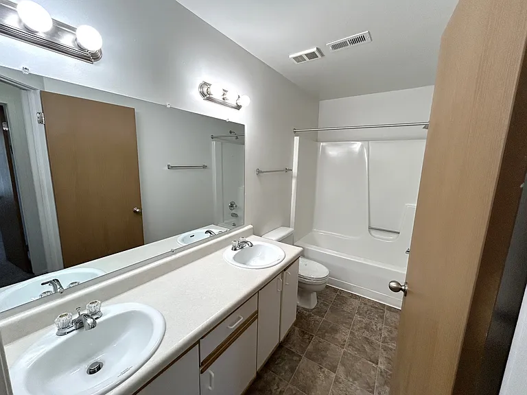 Thornridge Apartments — Photo 128